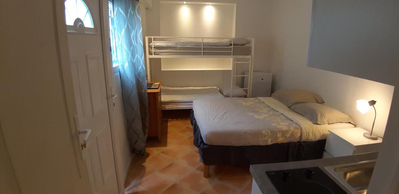 Crew Lighthouse Hostel อองทีบส์ ภายนอก รูปภาพ